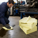 Mediumweight Chemical Absorbent Pads for Spill Cleanup (Boxed, Pack of 100)