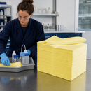 Lightweight Polypropylene Chemical Absorbent Mats, 40 x 50 cm, 200 Pieces, for Laboratories & Workshops