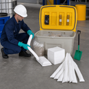 Polyethylene Emergency Spill Kit for Oil, 400 Litre Capacity, with Mats, Socks, Cushions, Gloves & Disposal Bags, Ideal for Hazardous Material Management (Pack of 250)