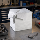 Lightweight Polypropylene Oil Absorbent Fleece Cloths, 40 x 50 cm, 200 Pieces, Ideal for Maintenance & Repair Work